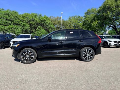 Certified 2023 Volvo XC60 B5 Plus w/ Climate Package FWD image 3