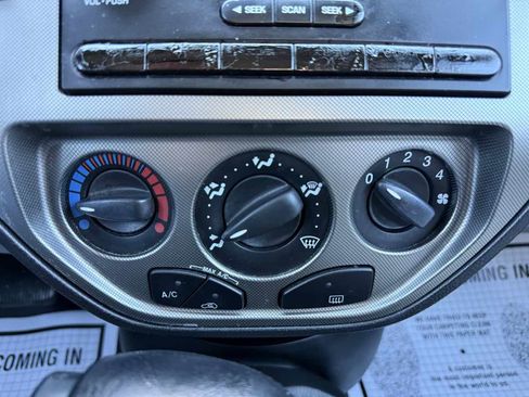 Used 2006 Ford Focus SES FWD image 19