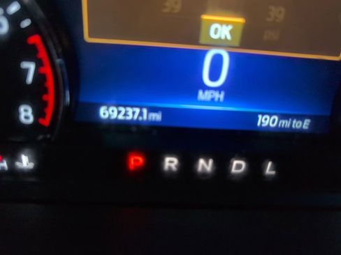 Used 2022 Ford Explorer XLT w/ Equipment Group 202A image 6