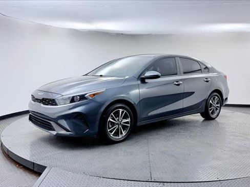 Used 2023 Kia Forte LXS FWD image 2