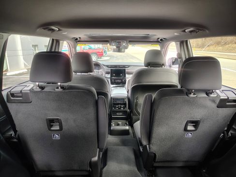 Certified 2025 Jeep Grand Cherokee L Laredo image 13