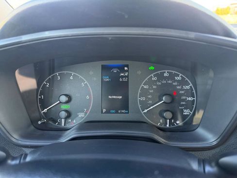 Used 2025 Toyota Corolla SE w/ Convenience Package FWD image 27