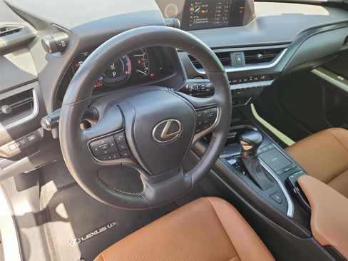 Used 2021 Lexus UX 200 w/ Premium Package FWD image 10