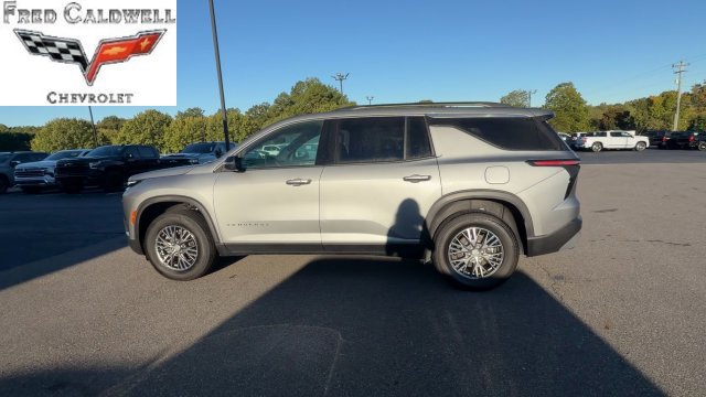 Used 2026 Chevrolet Traverse LT FWD image 8