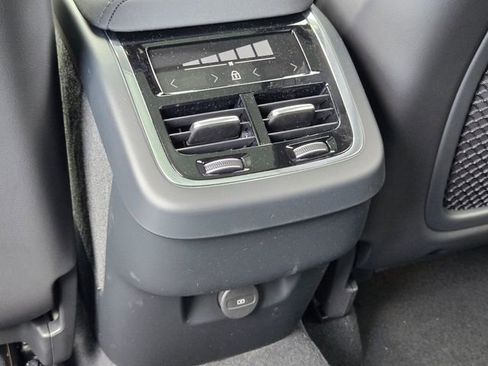 New 2026 Volvo XC60 B5 Ultra w/ Protection Package Premier AWD/4WD image 16