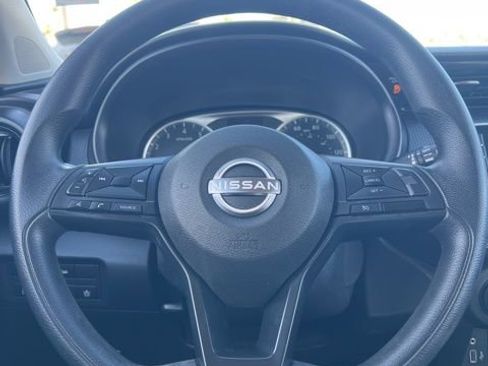 Used 2024 Nissan Kicks S image 11