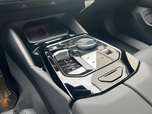 Used 2025 BMW 530i xDrive 530i xDrive image 9