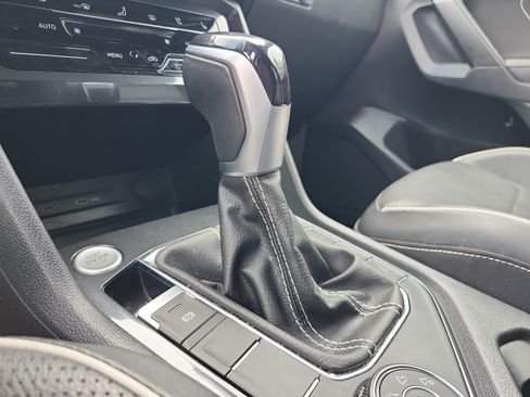 Used 2022 Volkswagen Tiguan SEL R-Line AWD/4WD image 15