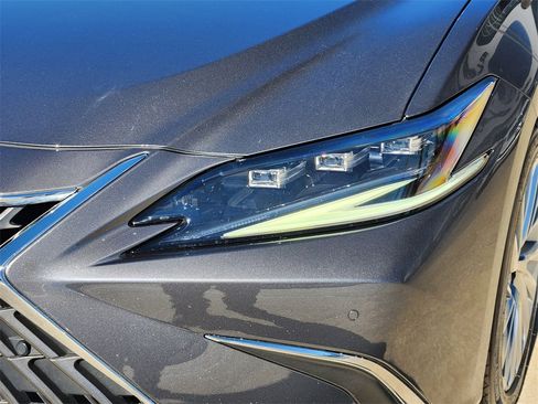 Used 2022 Lexus ES 300h Ultra Luxury image 9