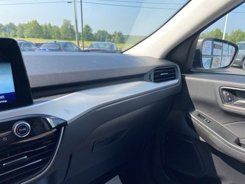 Used 2022 Ford Escape SE image 19