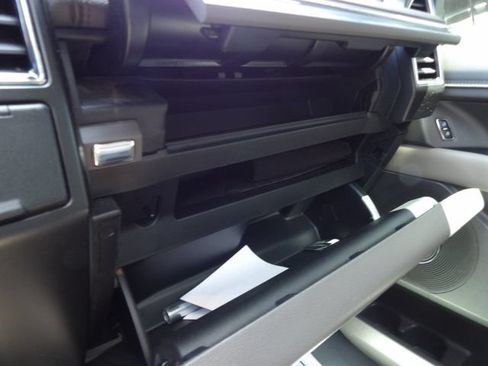 Used 2018 Ford Expedition Limited w/ Equipment Group 301A AWD/4WD image 39