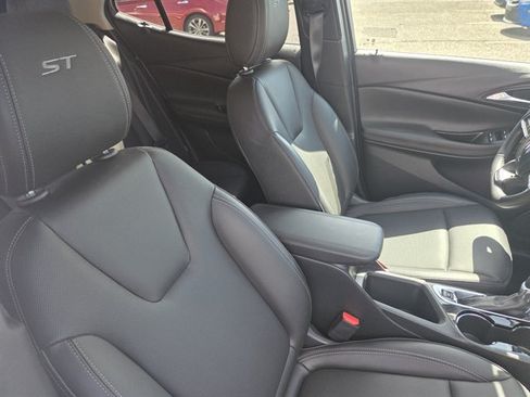 Used 2024 Buick Encore GX Sport Touring FWD image 8