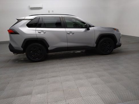 Used 2019 Toyota RAV4 LE FWD image 10