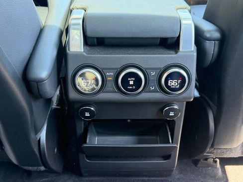 Used 2018 Land Rover Discovery HSE image 50