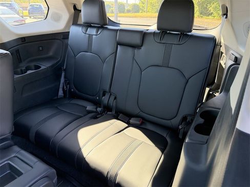 New 2025 Honda Pilot Touring image 14