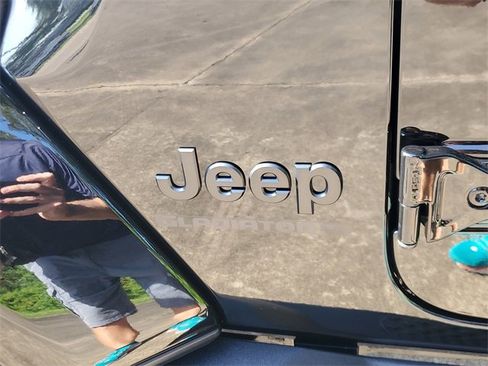 New 2025 Jeep Gladiator Sport image 10