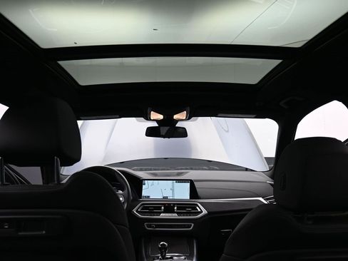 Used 2022 BMW X5 xDrive40i w/ Parking Assistance Package image 16