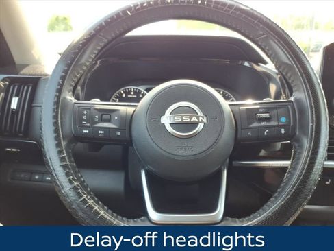 Used 2022 Nissan Pathfinder SV w/ SV Premium Package FWD image 12