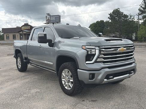 Used 2025 Chevrolet Silverado 2500 High Country w/ Technology Package AWD/4WD image 9