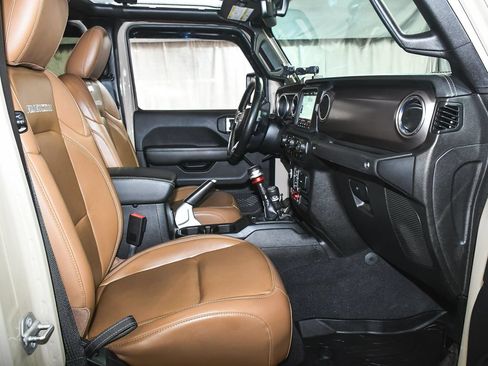 Used 2020 Jeep Gladiator Rubicon w/ Dual Top Group AWD/4WD image 47