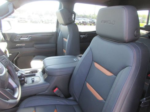 New 2026 GMC Sierra 1500 AT4 w/ AT4 Premium Package AWD/4WD image 16