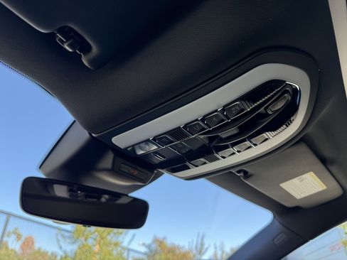 Used 2025 Porsche Macan image 17