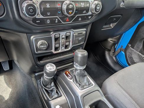 Used 2023 Jeep Gladiator Sport image 37