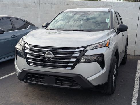 Used 2024 Nissan Rogue S image 2