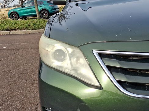 Used 2011 Toyota Camry LE image 12