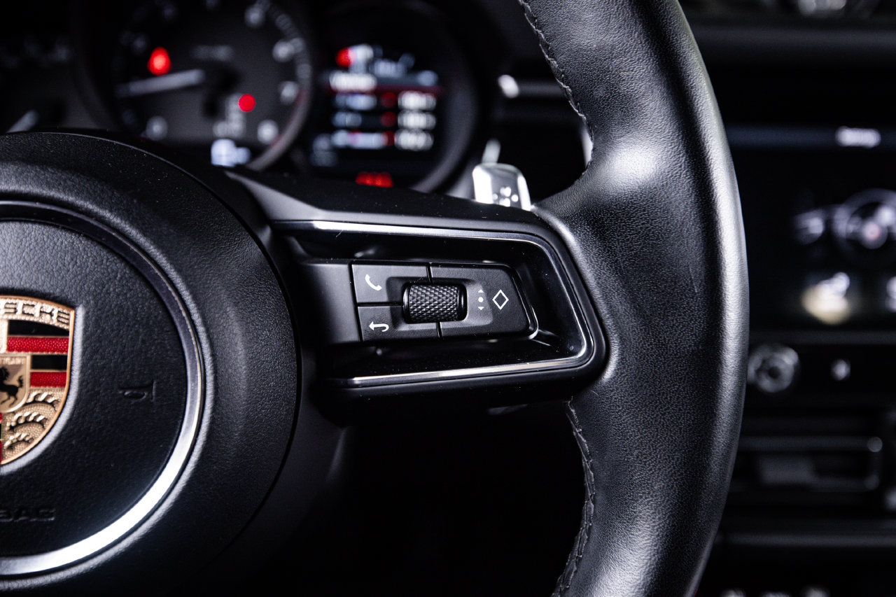 Certified 2023 Porsche Macan AWD/4WD image 16