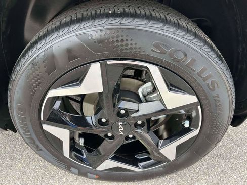 Used 2024 Kia Seltos EX FWD image 36