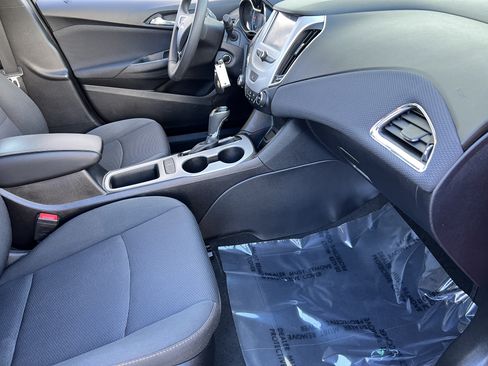 Used 2018 Chevrolet Cruze LS FWD image 21