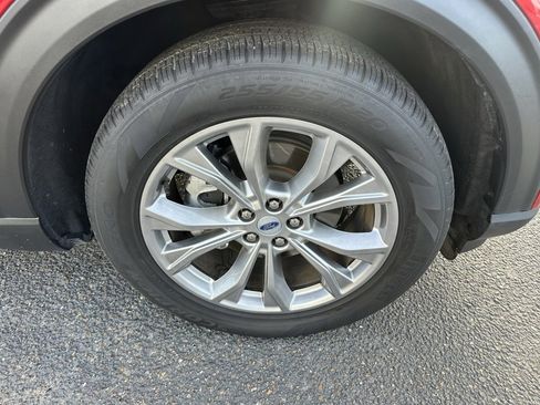 Used 2022 Ford Explorer XLT w/ Equipment Group 202A image 25