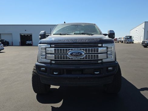 Used 2019 Ford F350 Platinum AWD/4WD image 2