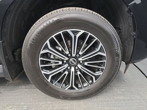 Used 2025 Nissan Armada SL image 12