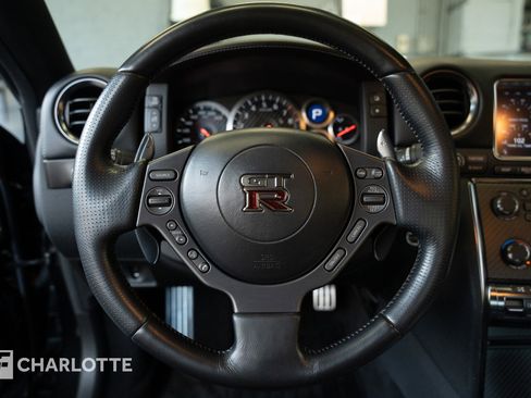 Used 2015 Nissan GT-R Premium image 20