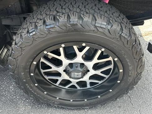 Used 2018 Chevrolet Silverado 1500 LT w/ All Star Edition AWD/4WD image 32