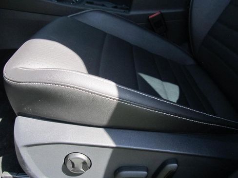 Used 2022 Volkswagen Jetta SE image 23