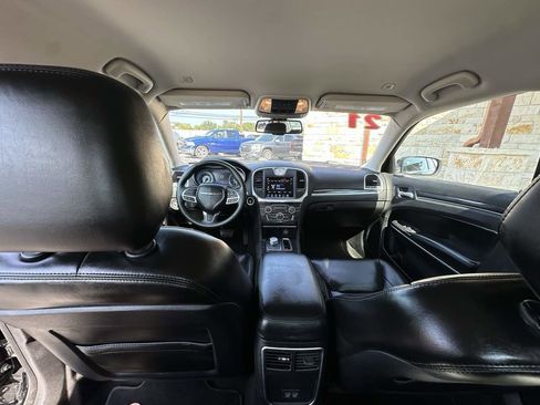 Used 2021 Chrysler 300 Touring L image 7