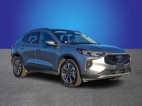 Used 2024 Ford Escape Platinum image 3