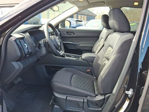 Certified 2025 Nissan Pathfinder S image 11