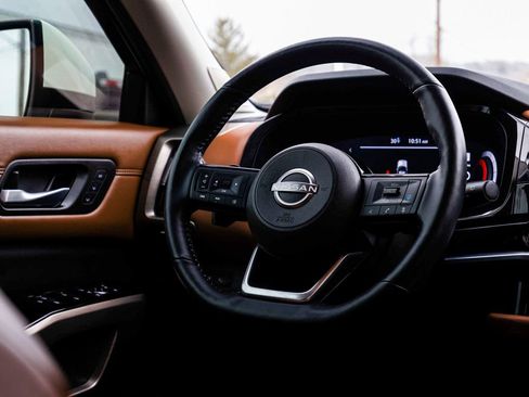 Used 2024 Nissan Pathfinder Platinum image 24