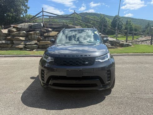 Used 2024 Land Rover Discovery Dynamic SE AWD/4WD image 4