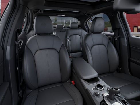 New 2025 Alfa Romeo Giulia AWD w/ Driving Assist Package image 9