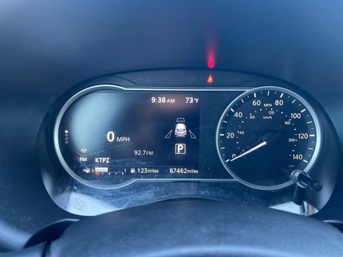 Used 2019 Nissan Kicks SR w/ Interior Electronics Package FWD image 9