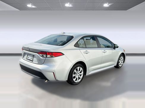 Used 2025 Toyota Corolla LE image 9