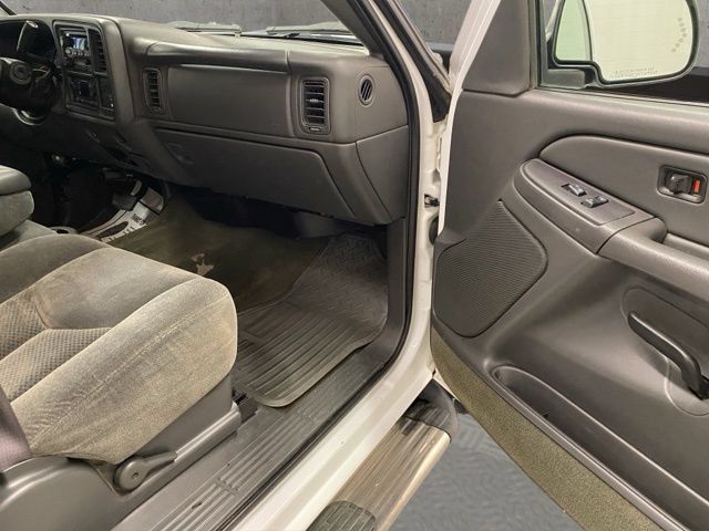 Used 2004 Chevrolet Silverado 2500 LS AWD/4WD image 17