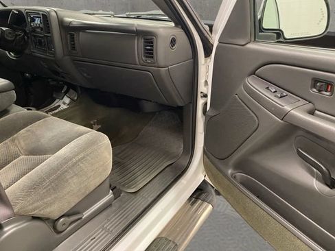 Used 2004 Chevrolet Silverado 2500 LS AWD/4WD image 17