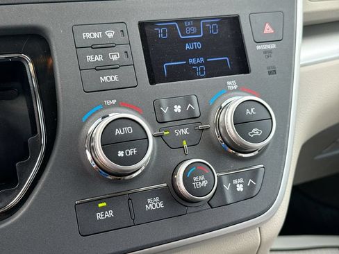 Used 2020 Toyota Sienna LE AWD/4WD image 22