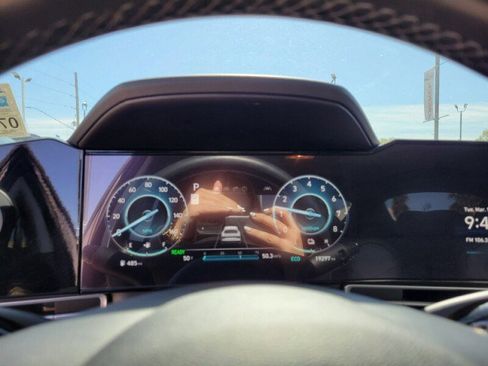 Used 2024 Hyundai Elantra Limited image 13